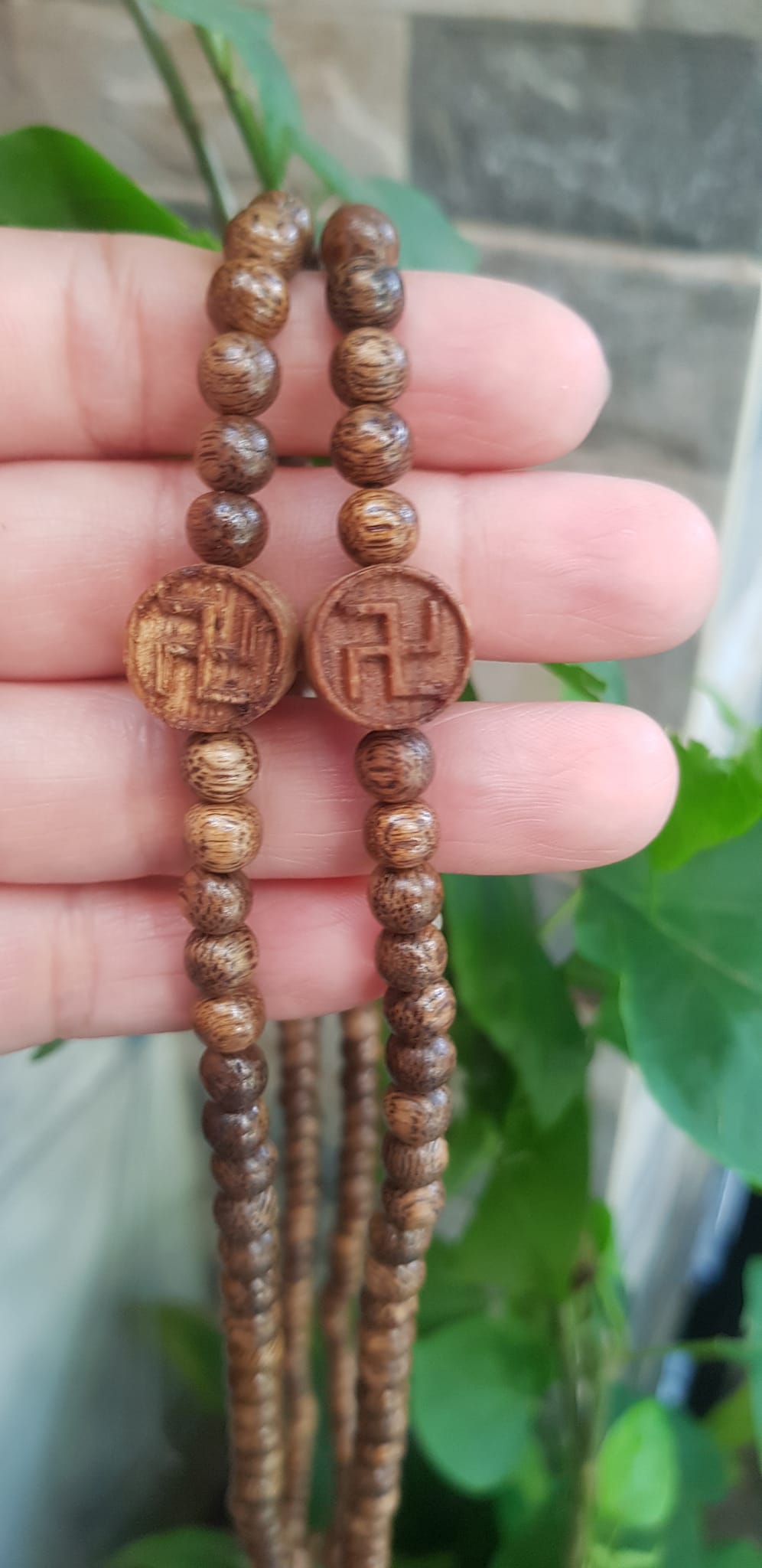 Vòng tay nữ gỗ trầm charm phối chữ Vạn kiểu đeo quấn tay 4 vòng Size hạt 6mm thơm nhẹ đeo tay Ý nghĩa Vạn sự như ý may mắn rất đẹp ạ