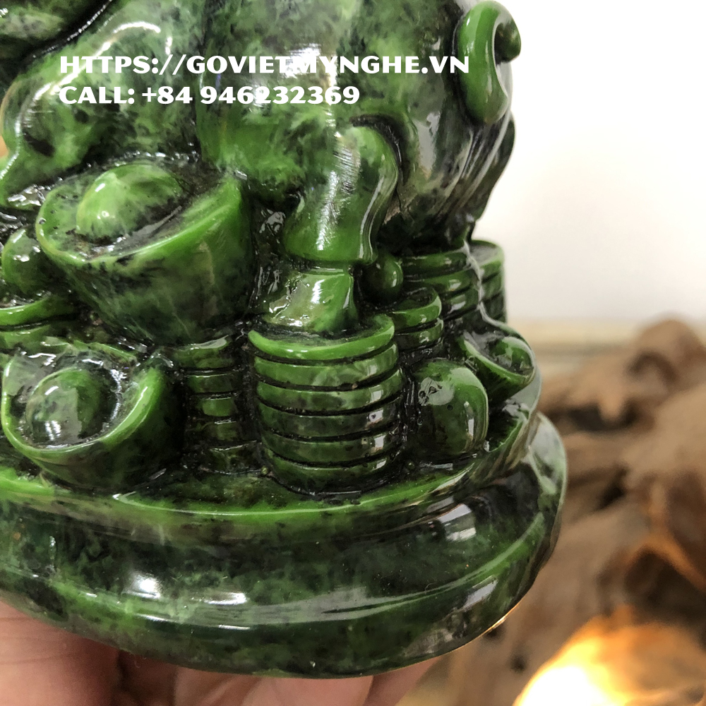 Tượng đá con Heo tượng đá trang trí phong thủy bàn làm việc cho tuổi Hợi - Chiều cao 11cm - Màu xanh lục bích