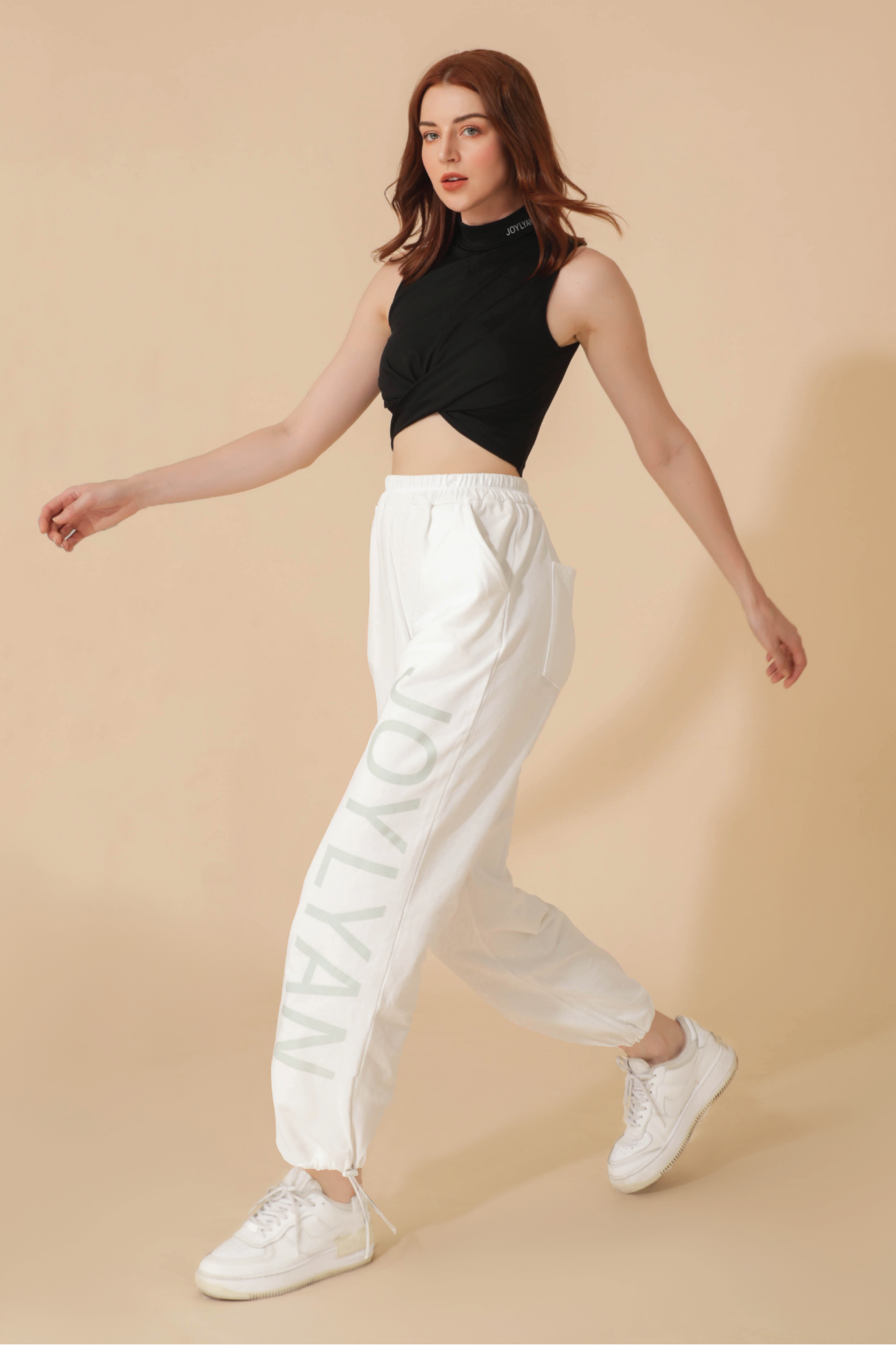 Set Thể Thao Áo Joyce Croptop (Phiên bản Đen) & Quần Joyce Baggy (Phiên bản Trắng).