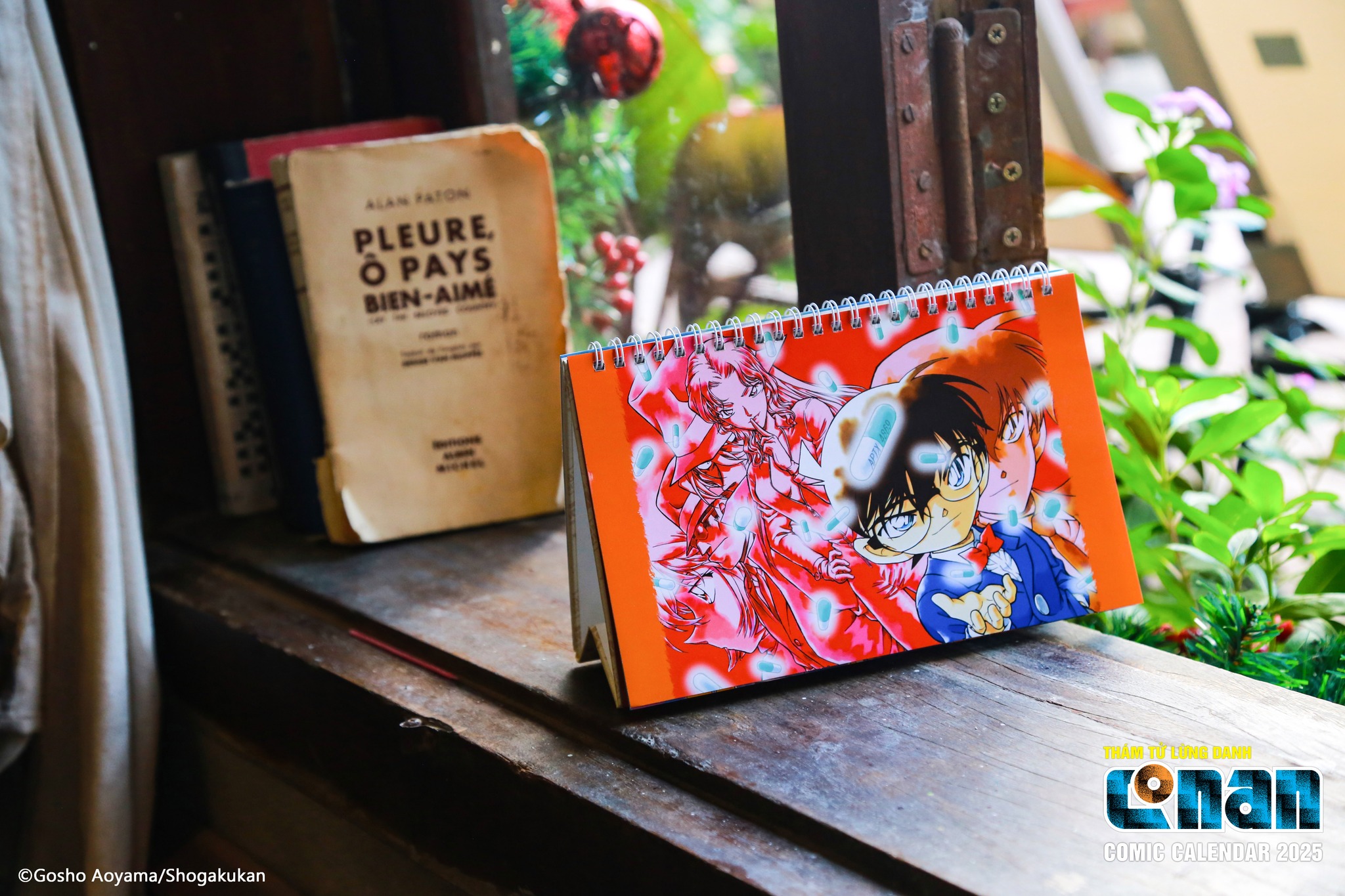 Lịch bàn Conan Năm 2025 + Tặng kèm Set 5 Bookmark (Chang Book)
