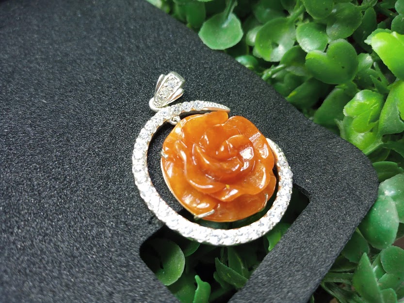 Mặt dây chuyền cao cấp