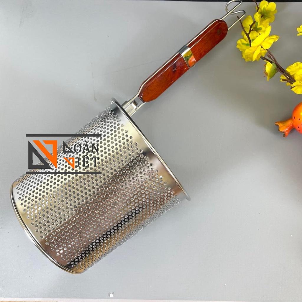 Vợt TRỤNG HỦ TIẾU MÌ [INOX 304], VỢT XƯƠNG loại tốt- Sâu Lòng .lưới dày, cán gỗ, móc treo tiện dụng - Nhiều Size