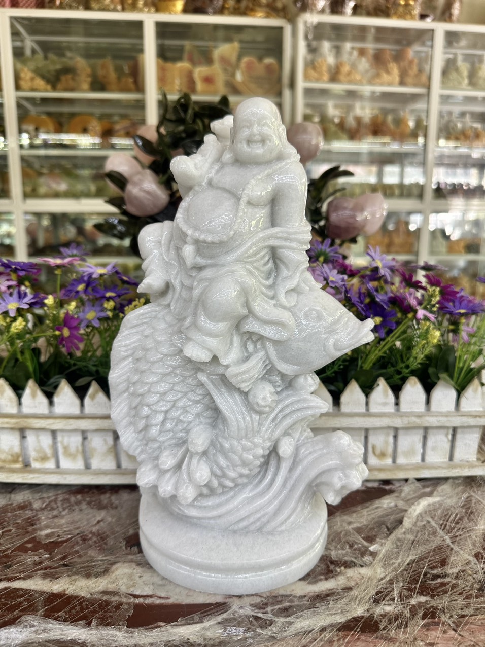Tượng Phật Di Lặc ngồi trên cá chép phong thủy đá cẩm thạch trắng - Dài 30 cm