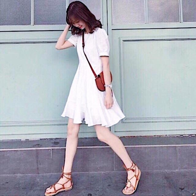 Đầm váy trắng đuôi cá cột eo