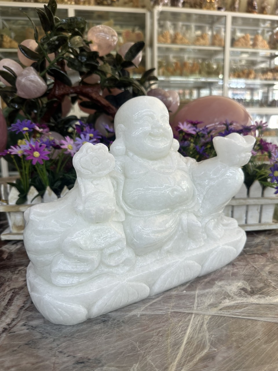 Tượng Phật Di Lặc ngồi cầm thỏi vàng phong thủy đá cẩm thạch trắng - Dài 30 cm