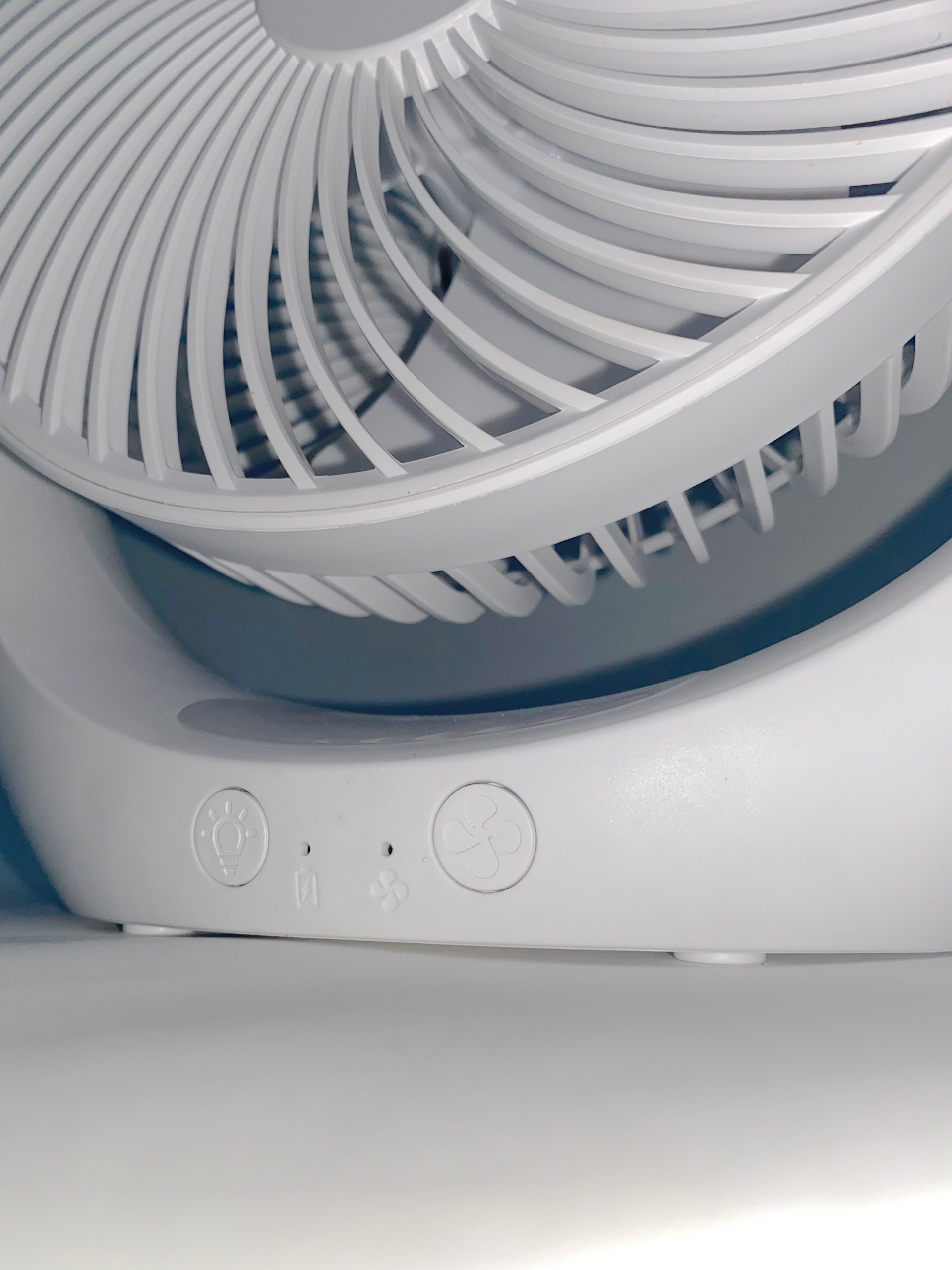 QUẠT ĐỂ BÀN CÓ SẠC TÍCH ĐIỆN ĐÈN LED EERFECT PF-QB2180 công suất 5w bảo hành 6 tháng- Hàng chính hãng