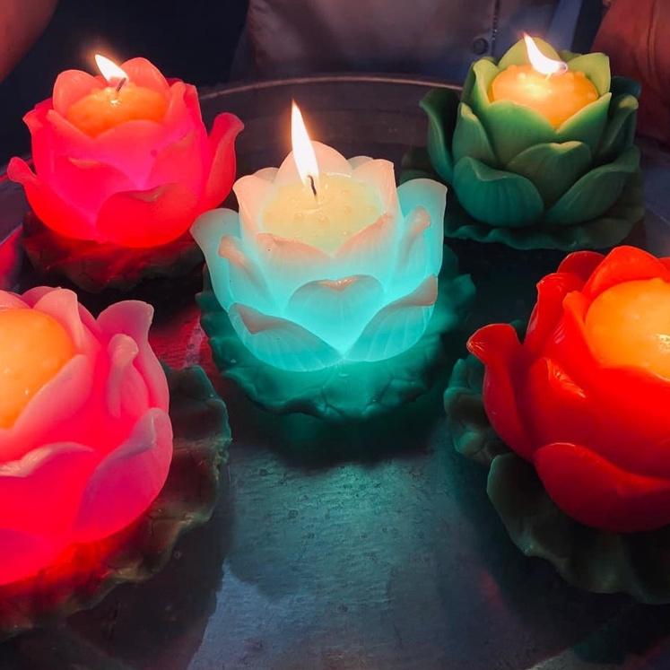 Nến hoa sen lớn (50 giờ) - nến hoa sen thờ phật (có đèn led 7 màu) - nến bông sen trang trí cao cấp candle shop