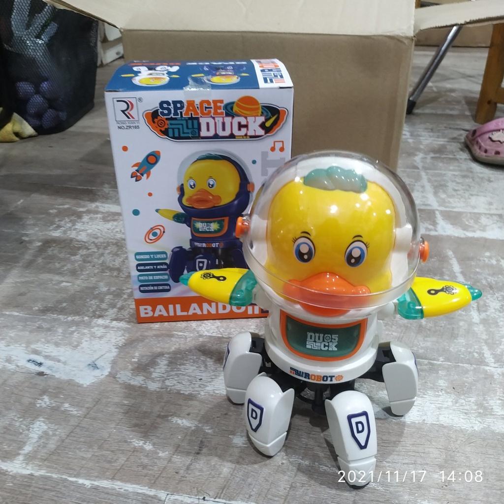 Chú vịt không gian nhảy múa vui nhộn theo nhạc Space Duck Dance