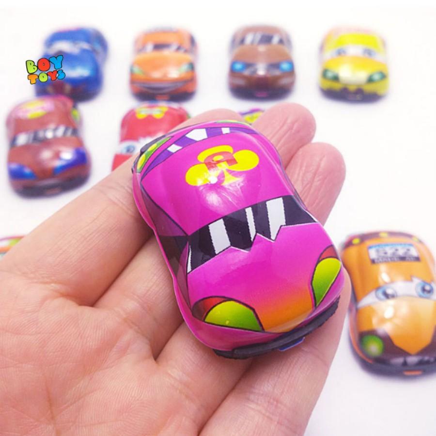 Ô tô mini nhiều màu sắc chạy đà để bé vui chơi thỏa thích