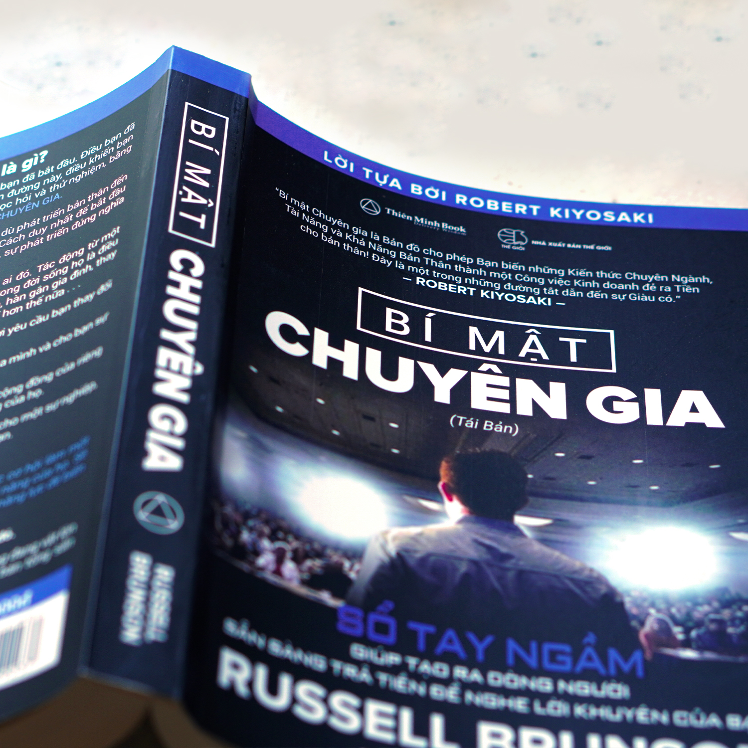 Bí Mật Chuyên Gia của tác giả Russell Brunson