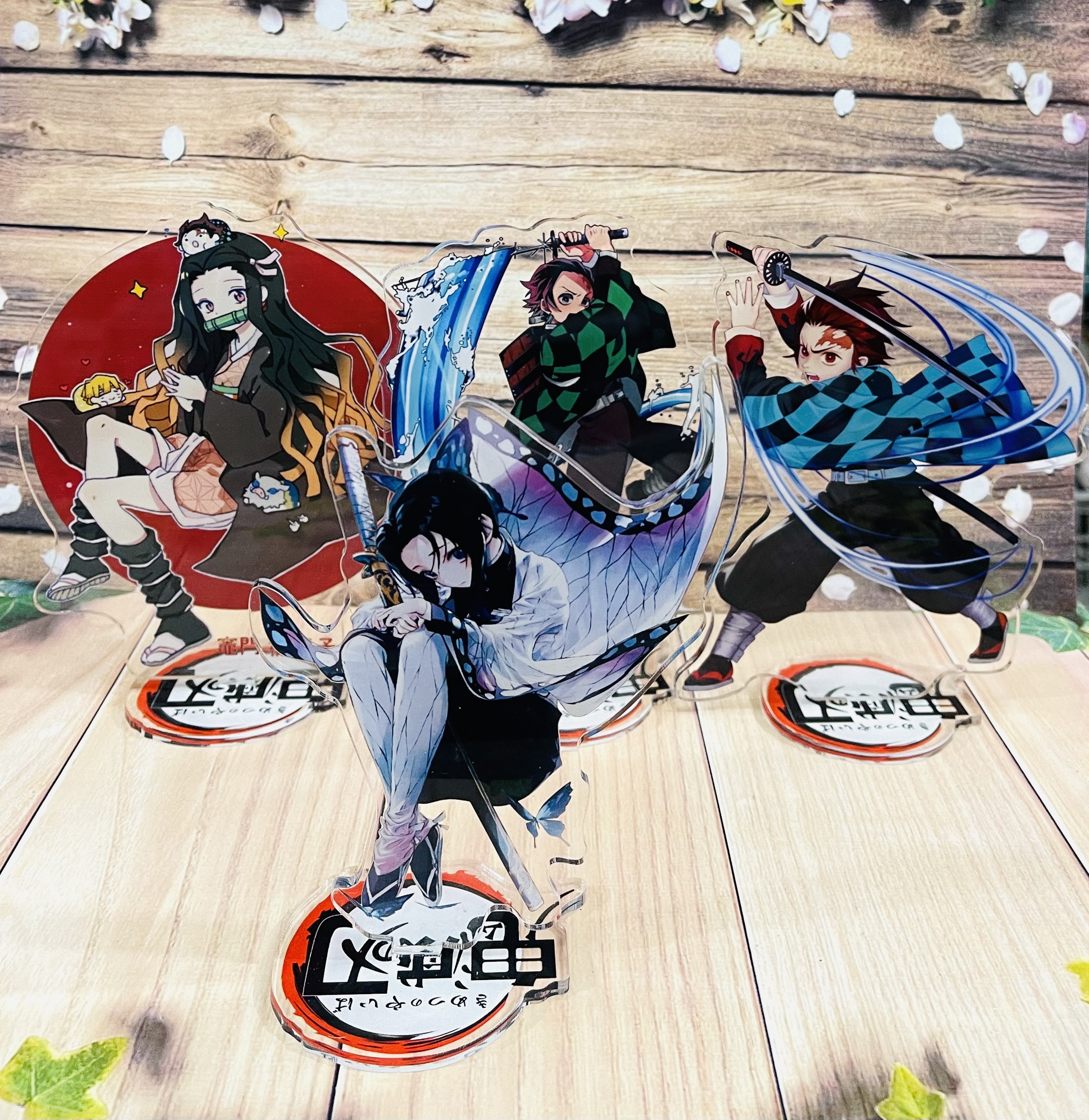 Standee Kimetsu No Yaiba mô hình mica trong nhiều mẫu