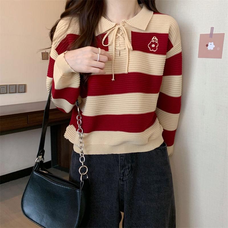 [L2M] Áo len nữ Montoghi dệt kim cổ POLO kẻ sọc retro có DÂY RÚT CỔ và LOGO HOA năng động trẻ trung