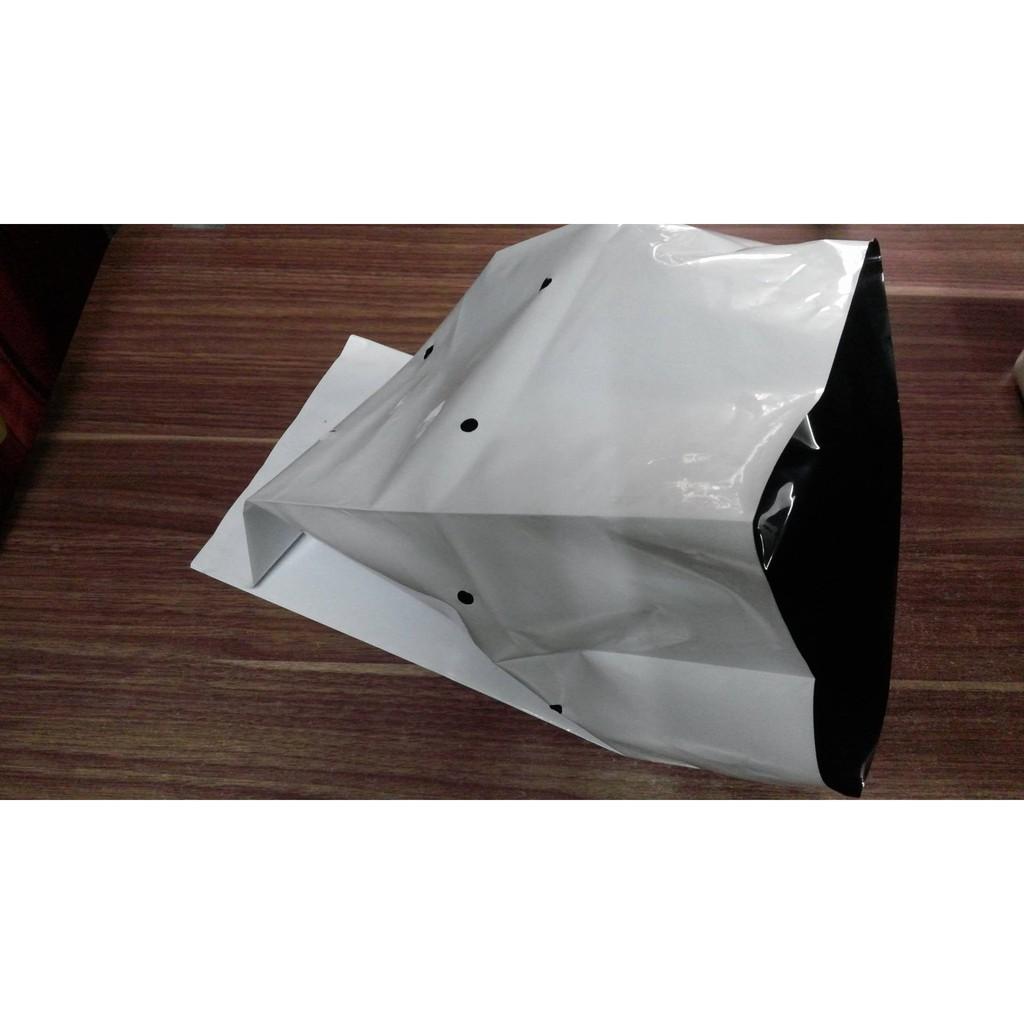 Túi nhựa PE đen trắng trồng dưa lưới, bầu bí tiện dụng KT 20*40cm