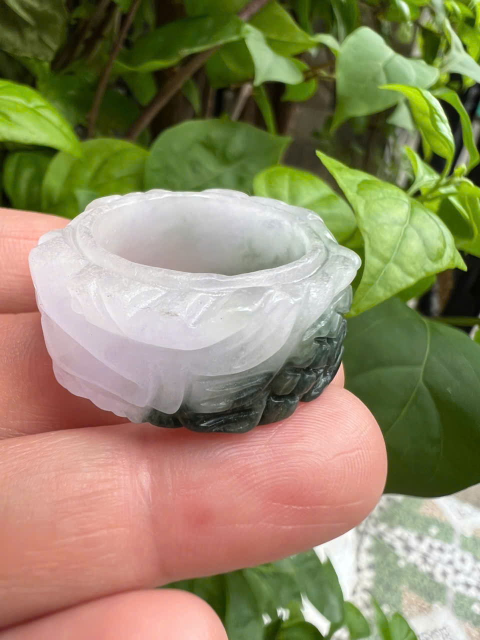 Nhẫn Rồng Nam Ni 21mm Cao 13mm Dầy 5mm Cẩm Thạch màu màu trắng xanh đậm phía dưới đẹp ạ