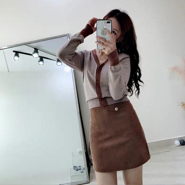 Áo len cadigan phối viền cúc
