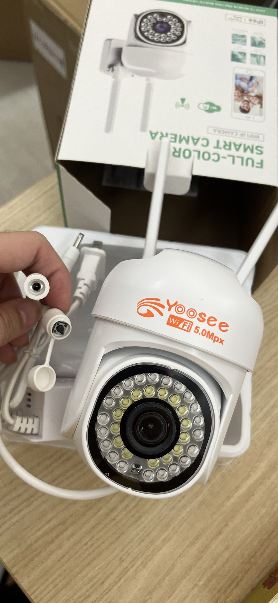 CAMERA PTZ NGOÀI TRỜI 2.0,KÈM THẺ NHỚ 32G - HÀNG CHÍNH HÃNG.