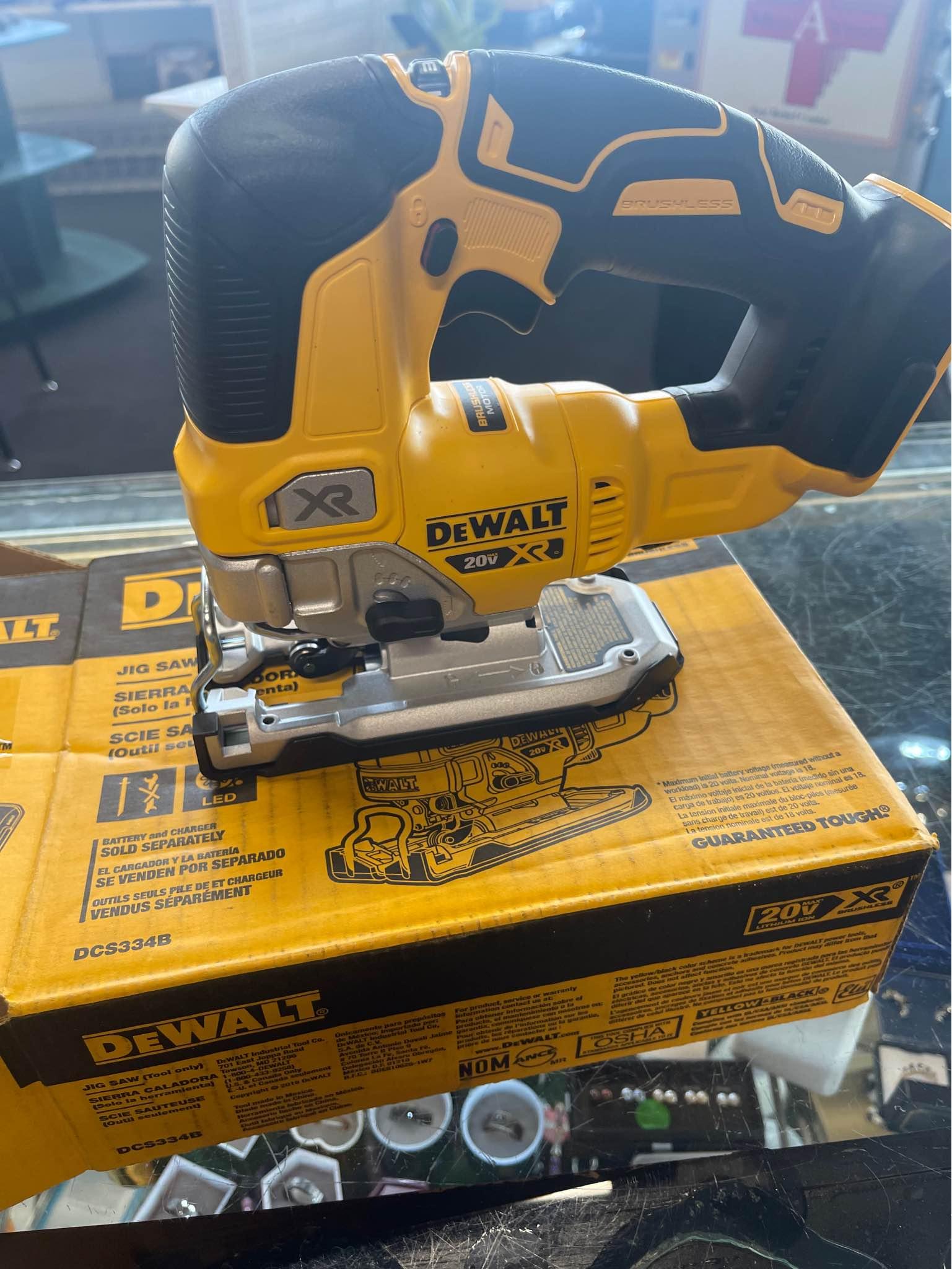 MÁY CƯA CẦM TAY 20V DEWALT DCS334B - HÀNG CHÍNH HÃNG