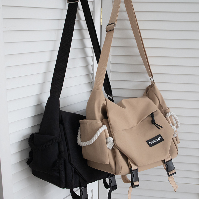 Túi đeo chéo nữ phong cách dễ thương – BEE GEE DCNU1085