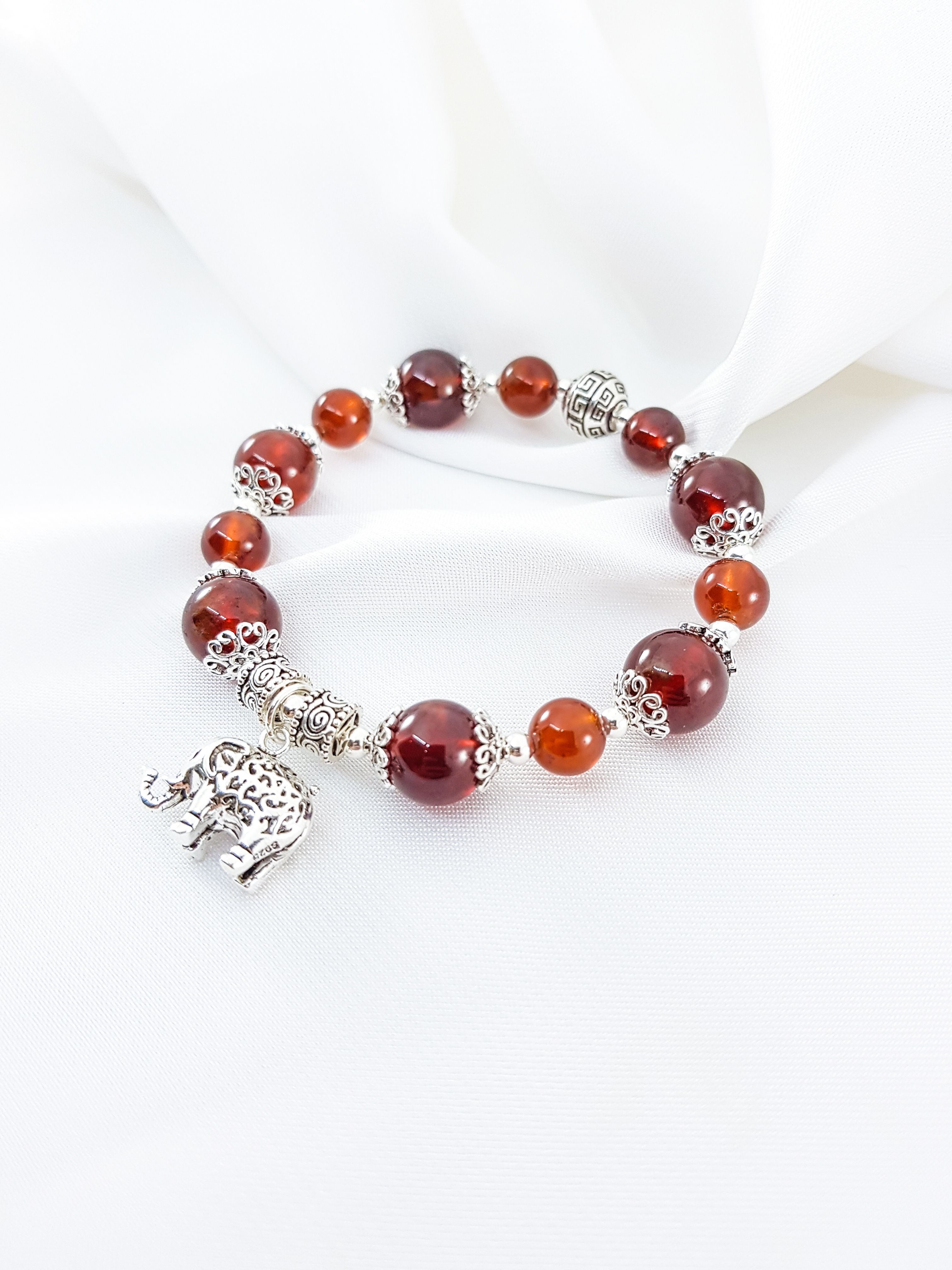 Vòng Tay Mệnh Hỏa, Thổ Đá Garnet Mix Charm Con Voi