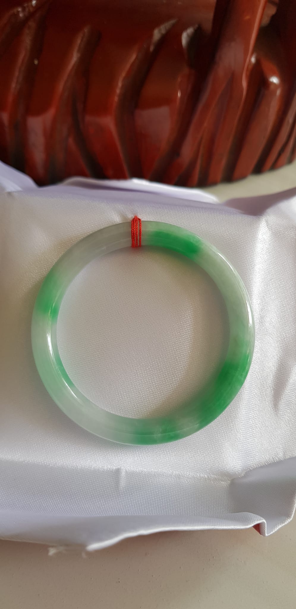 Vòng Cẩm Thạch tự nhiên mới TR LÝ  IC 49mm x cọng 7mm Vòng màu trắng xanh lý tươi đẹp nữ tay nhỏ 40kg - 49kg đeo rẻ đẹp ạ