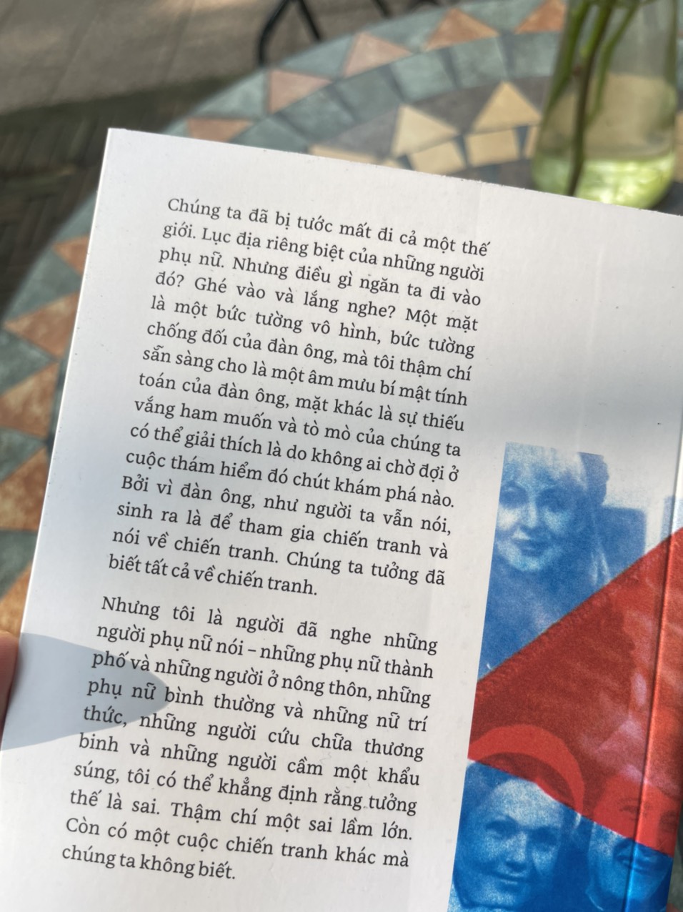 CHIẾN TRANH KHÔNG CÓ MỘT KHUÔN MẶT PHỤ NỮ - Svetlana Alexievich – Nguyên Ngọc – Tao Đàn - NXB Hà Nội