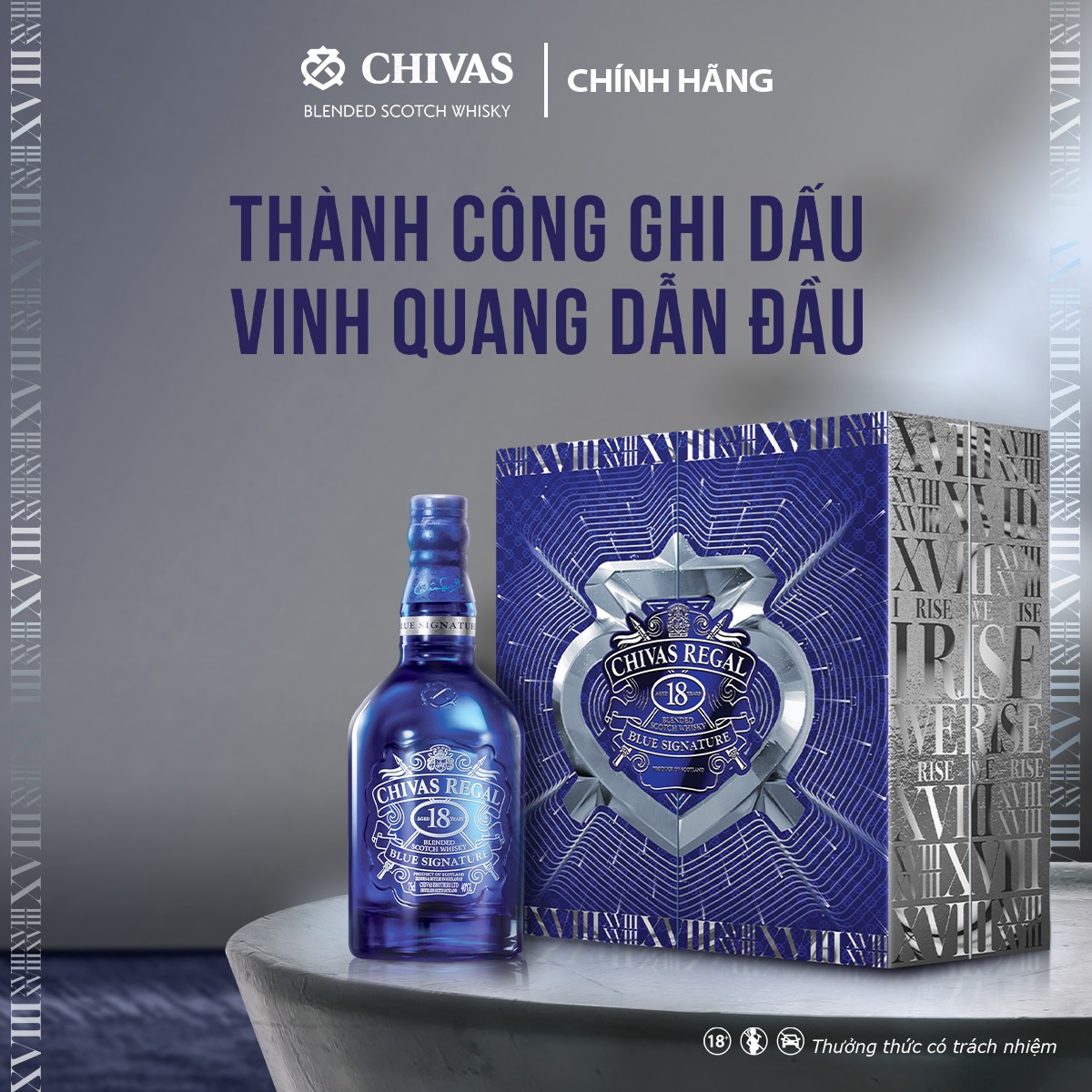 Bộ sản phẩm rượu Chivas Regal 18 Blue Signature 700ml