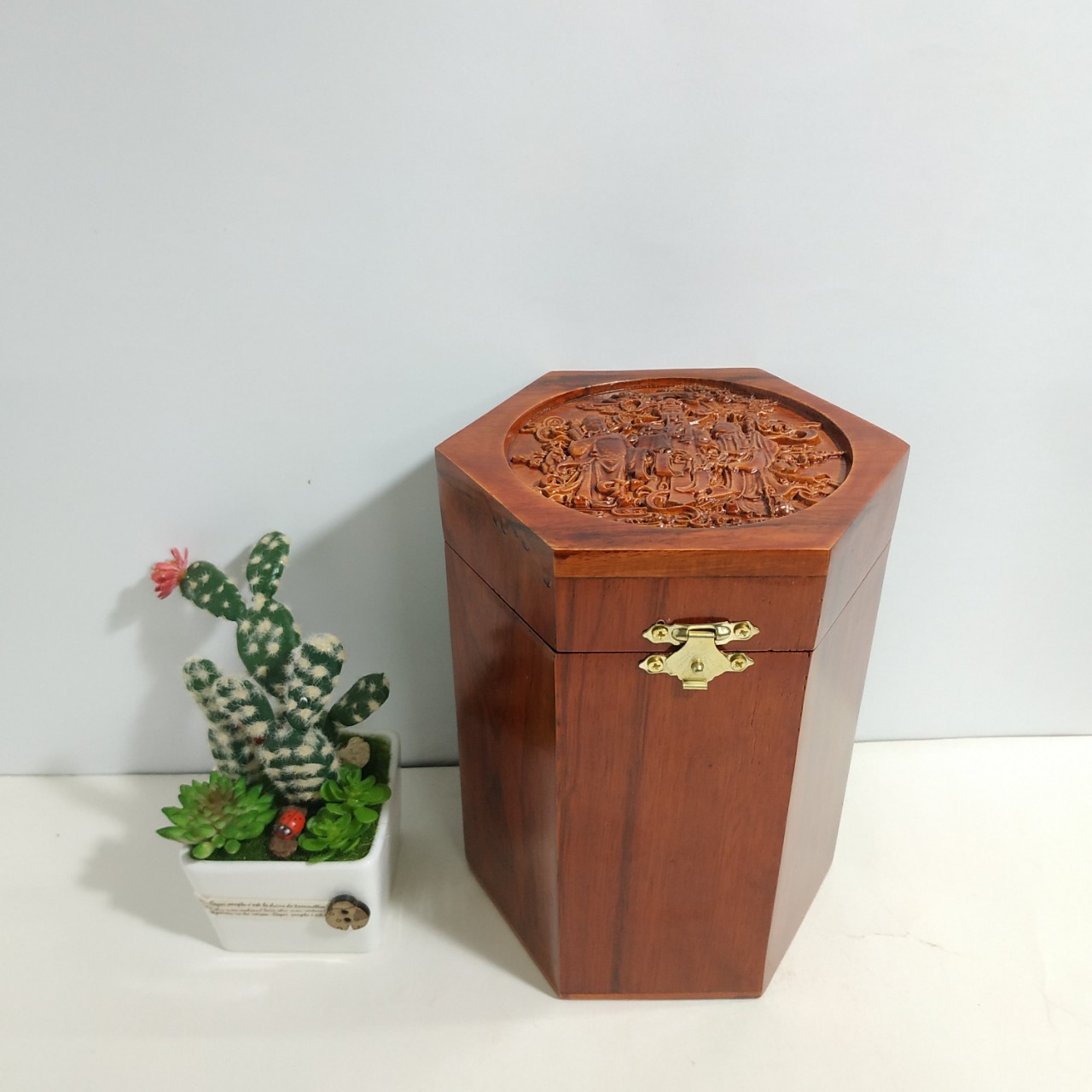 Hộp đựng chè - hộp đựng trà gỗ hương chạm 3 ông tam đa - loại to cao