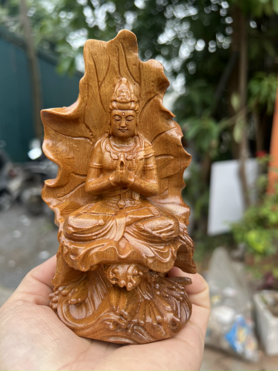 Tượng điêu khắc phật bà mini ngồi lá sen gỗ bách xanh thơm nức kt cao 15×6×9cm