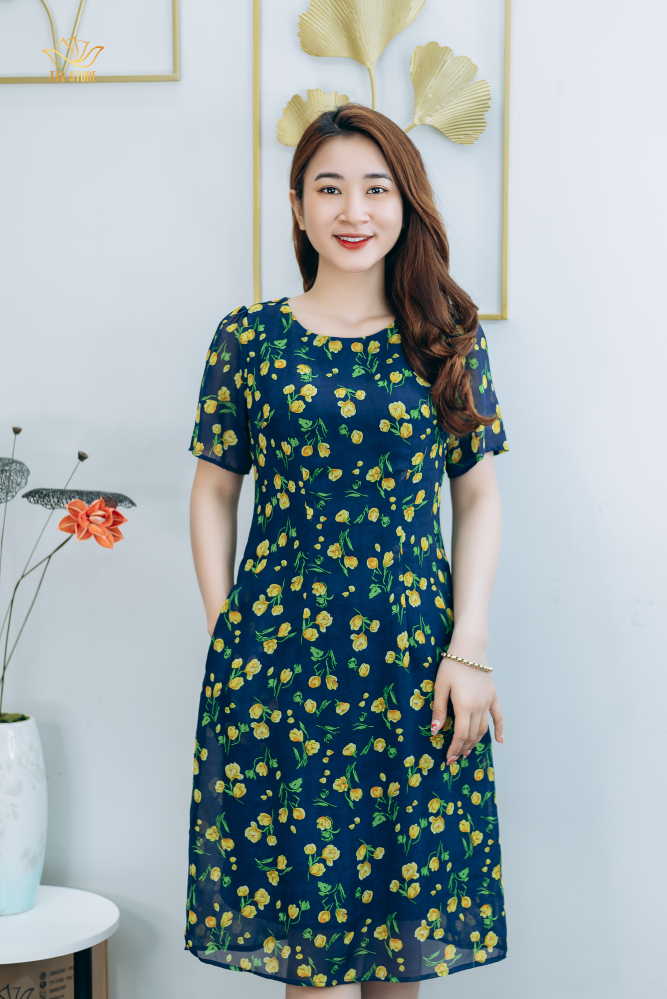 Đầm suông thiết kế trung niên cao cấp sang trọng Cổ tròn tay ngắn màu Xanh hoa vàng TT STORE TTV1292