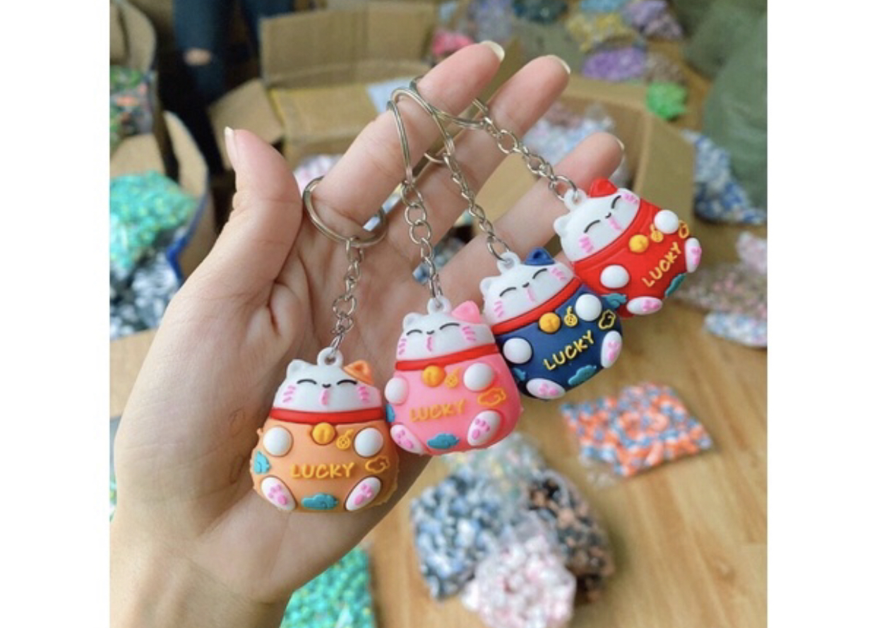 Móc khoá mèo may mắn