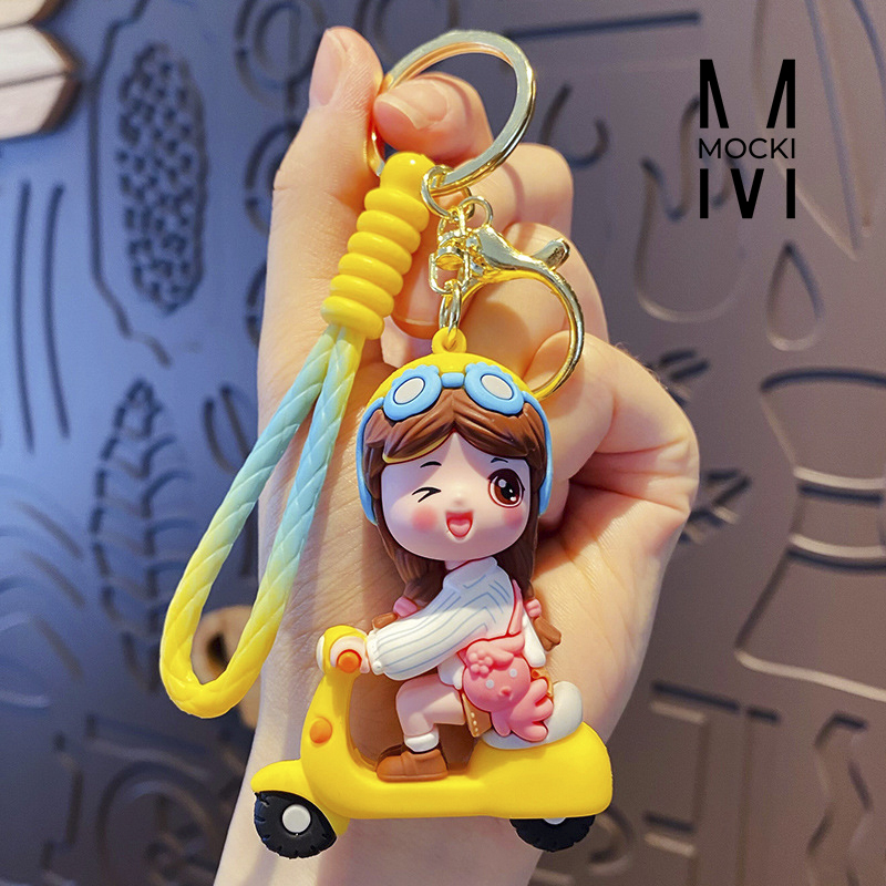 Móc khóa Cô gái chàng trai chạy xe máy