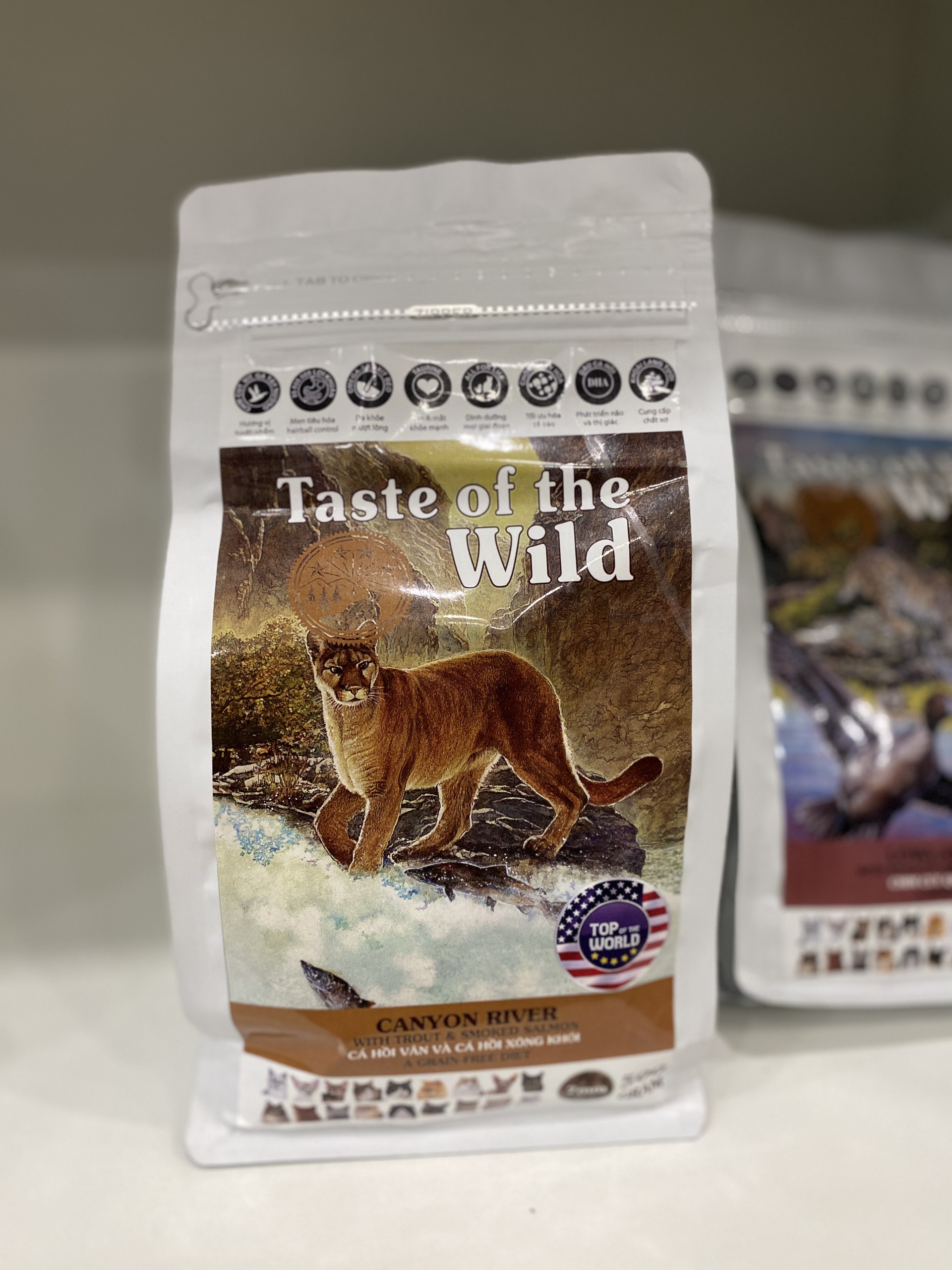 - Thức ăn Hạt cho MÈO Taste Of The Wild – Cá Hồi Vân & Cá Hồi Xông Khói