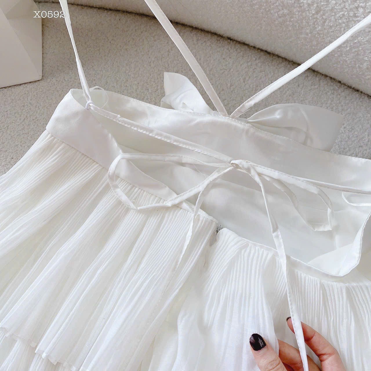 ĐẦM TRẮNG CHÉO NƠ NGỰC DẬP LY TẦNG