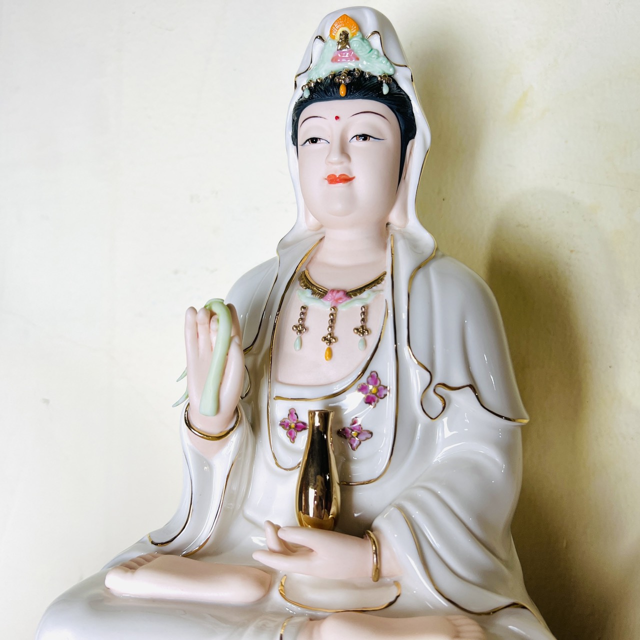 Tượng Quan Âm gốm sứ cao cấp ngồi trên đài sen cao 30cm