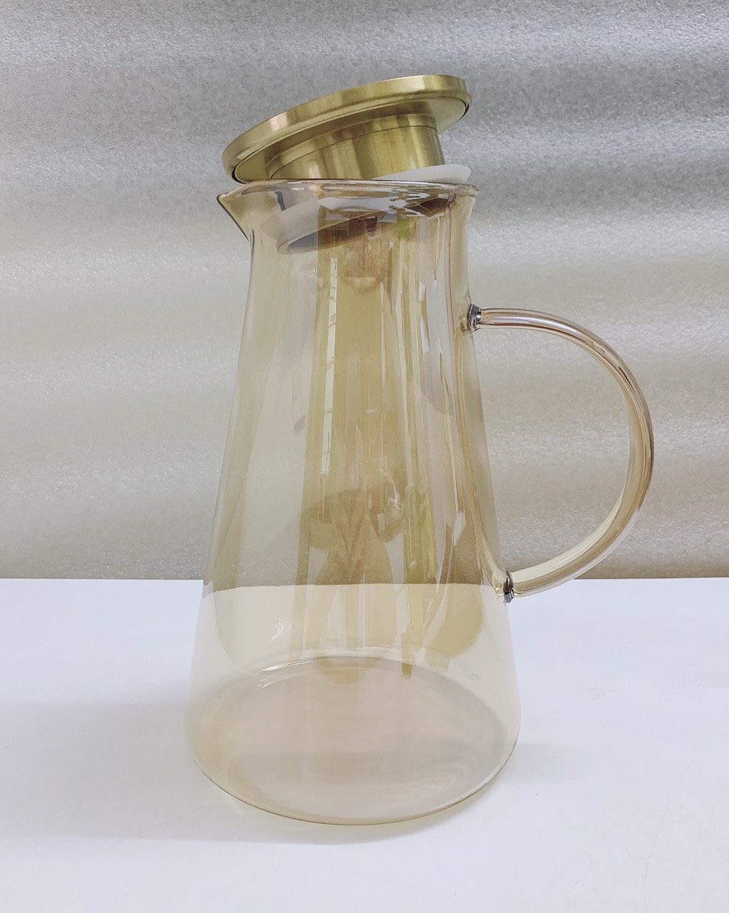BÌNH ĐỰNG NƯỚC THỦY TINH CHỊU NHIỆT CRYSTAN LÊN TỚI 400 ĐỘ C MÀU VÀNG - ANTH403