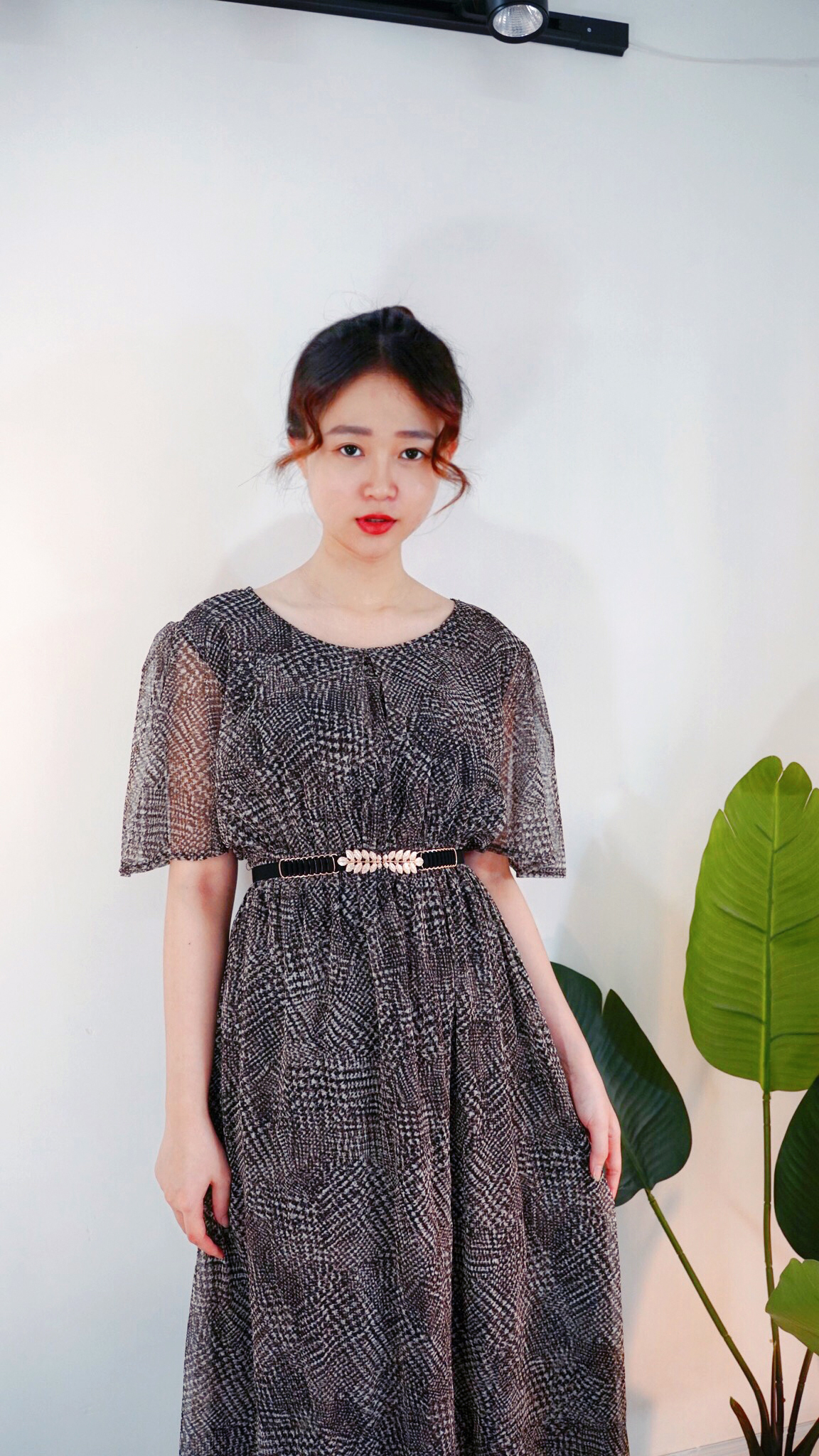 ĐẦM VẢI VOAN LƯỚI DÁNG DÀI BO CHUN EO THANH LỊCH LB25