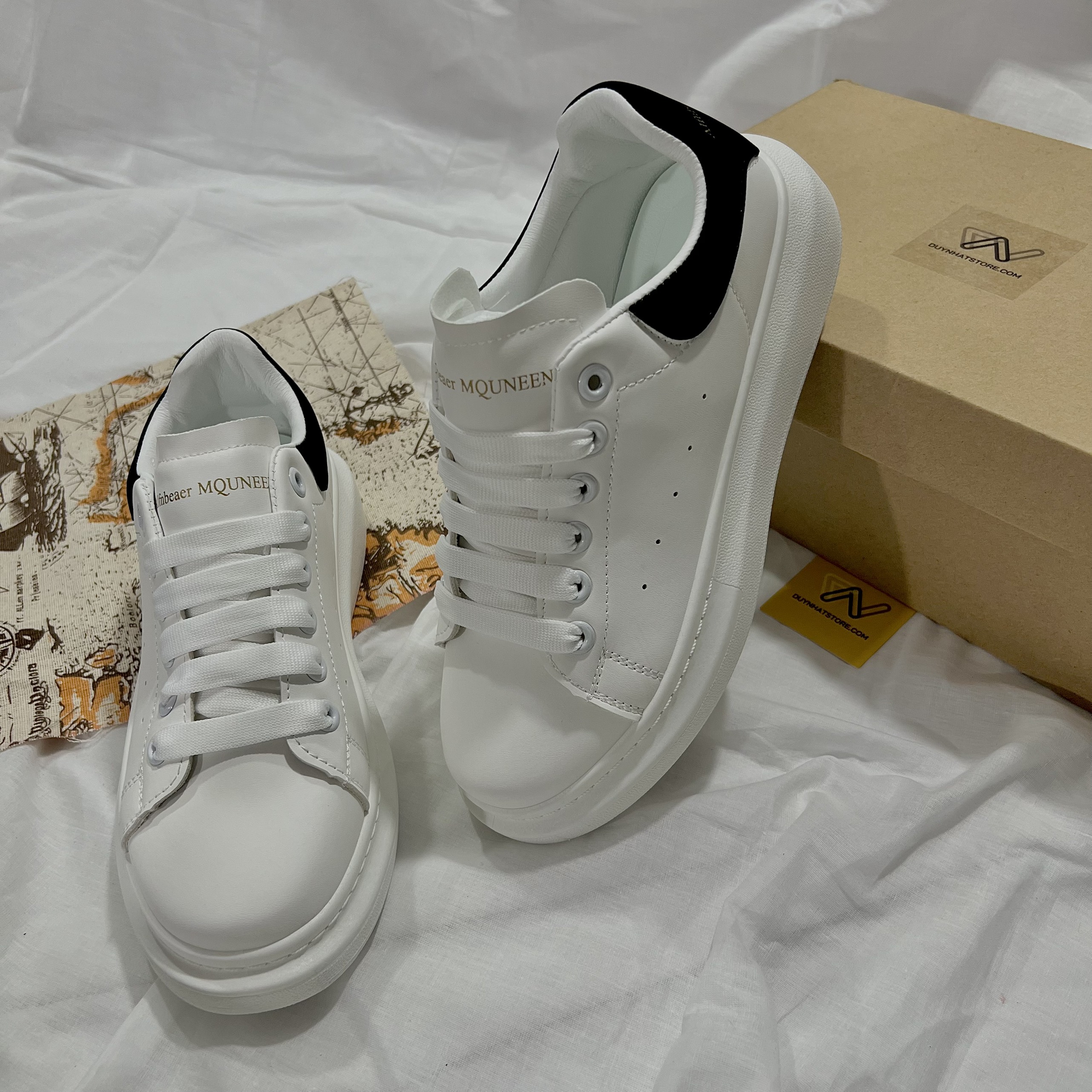 Giày Thể Thao Nữ Nam Màu Trắng Trơn Phối Gót Đen Duy Nhật Store Mc Queen Sang Bonsai Uzzang Đẹp Độn 4cm Êm Sneaker Bata