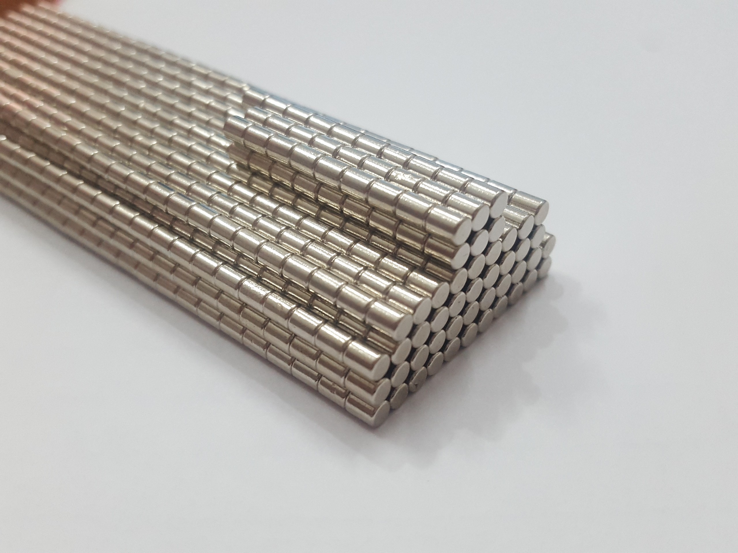 Nam châm trắng đất hiếm 3x4mm