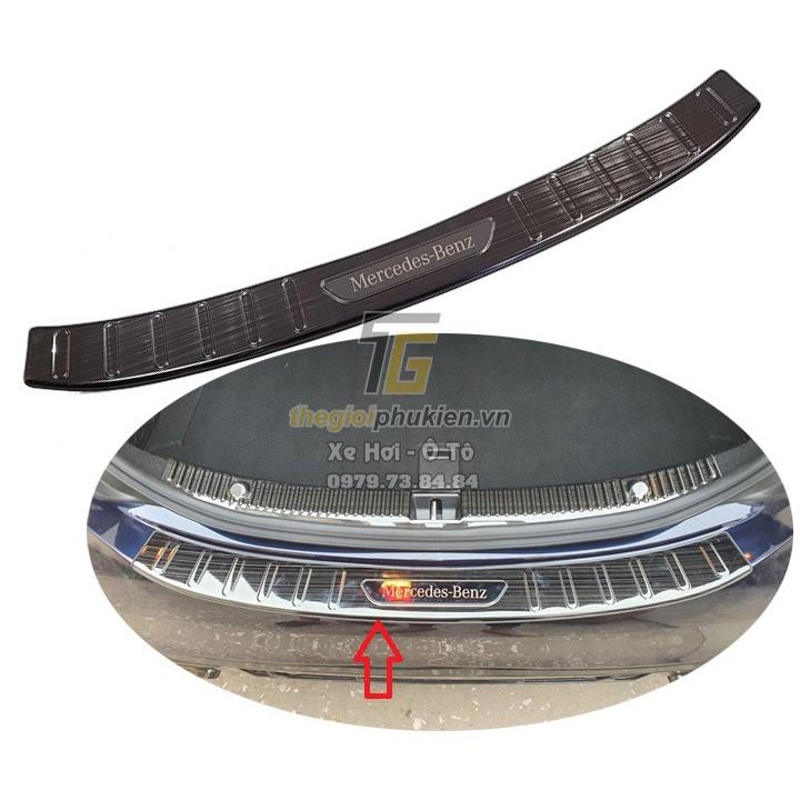 Bộ sản phẩm ỐP BẬC CỐP NGOÀI VÀ BẬC CỬA TRONG vân Titan xe Mercedes C