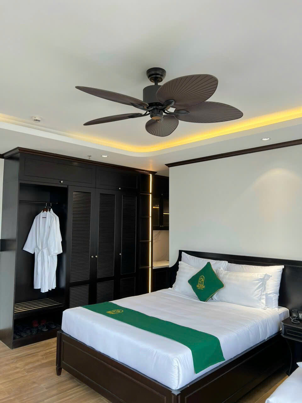 Quạt Trần có đèn 355 Decor cánh nhựa ABS màu café QT4808 - Hàng nhập khẩu