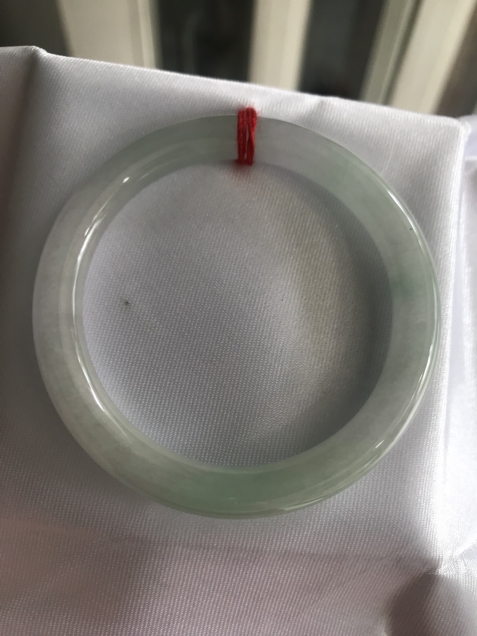 Vòng tay nữ đá Cẩm Thạch tự nhiên mới Tr Lý T Sao 48mm x chột 7mm màu trắng bóng xanh lý nhẹ đều hợp nữ tay nhỏ mệnh Kim Thủy 35kg - 48kg đeo đẹp xinh tay may mắn tốt cho công việc quà tặng nữ ý nghĩa ạ