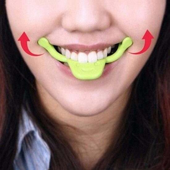 Dụng cụ tạo nụ cười tươi - Smile maker (Màu xanh lá)