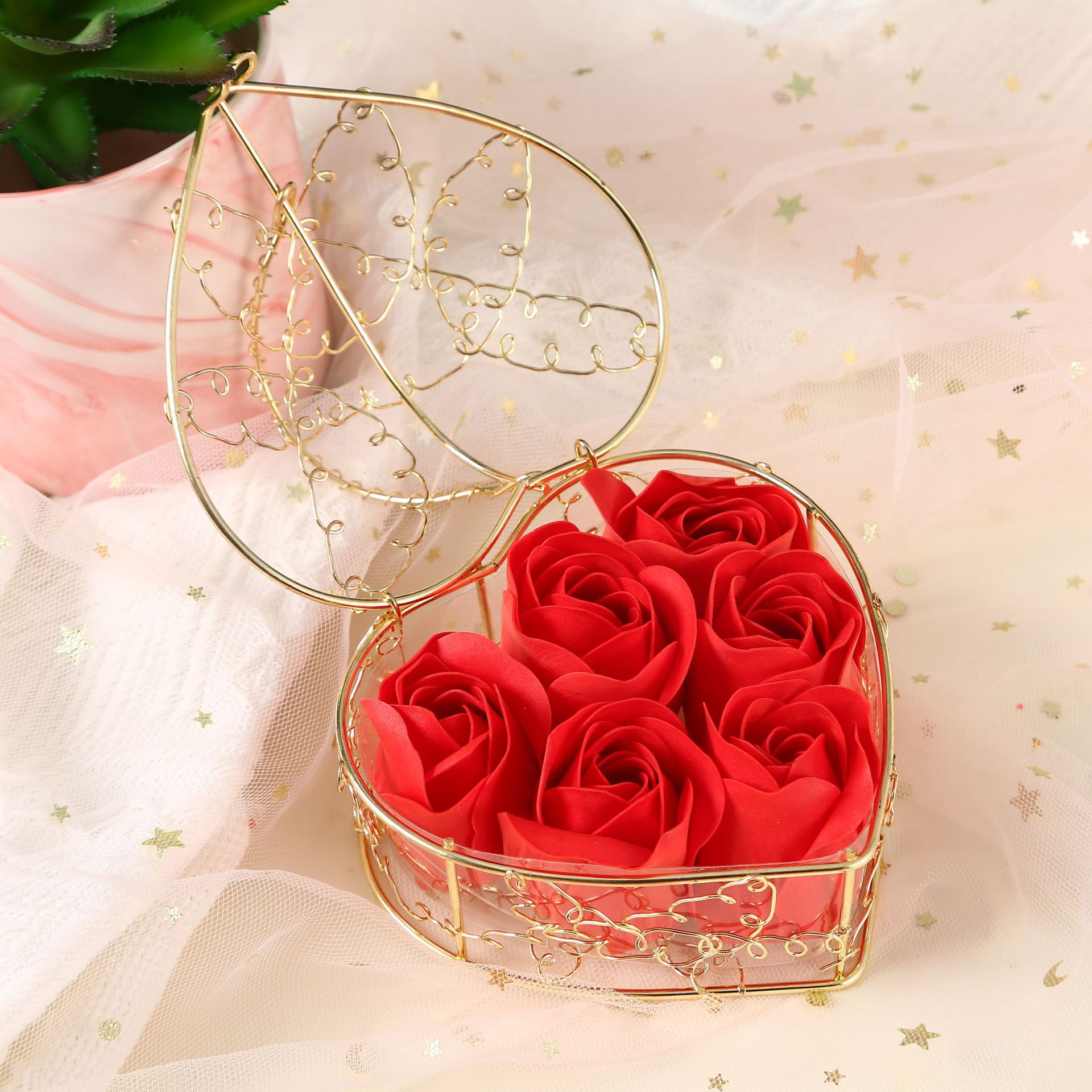 Hộp quà hoa hồng hình trái tim siêu dễ thương