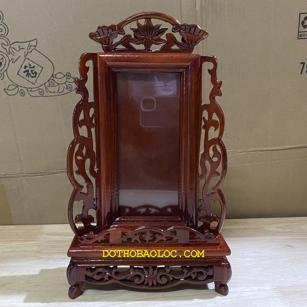 Bài vị thờ gia tiên gỗ tràm bông vàng chạm khắc ép kính viền hoa cao cấp cao 36cm