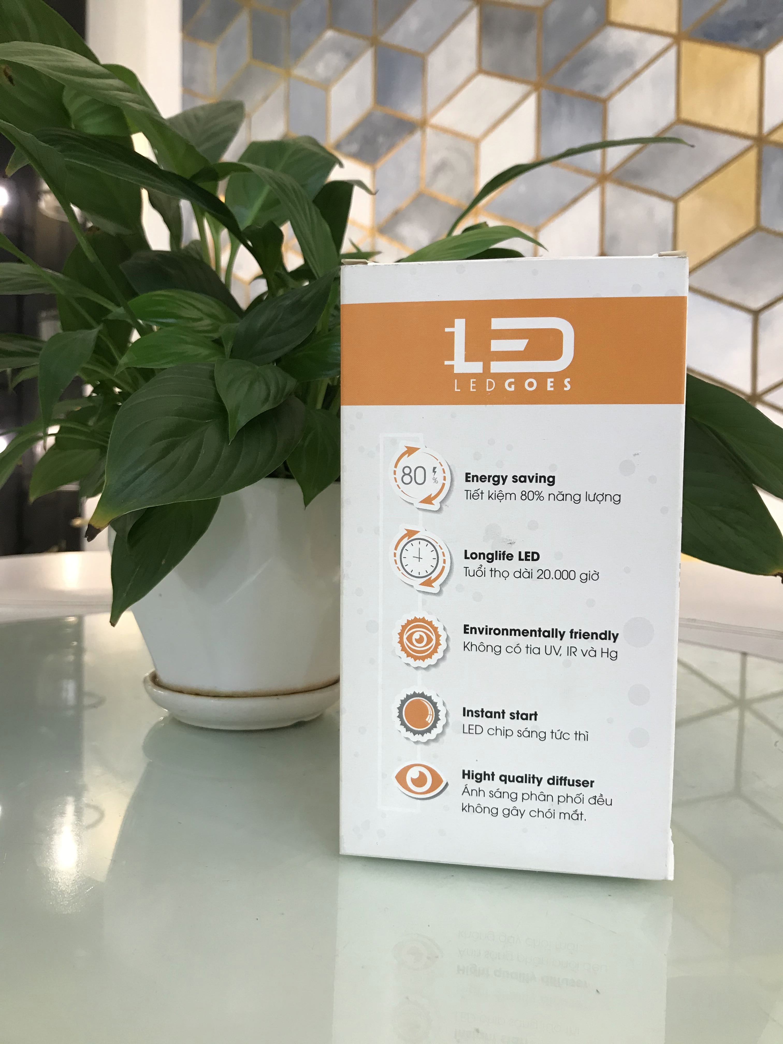 Bóng đèn LED bulb trụ LEDGOES 13W