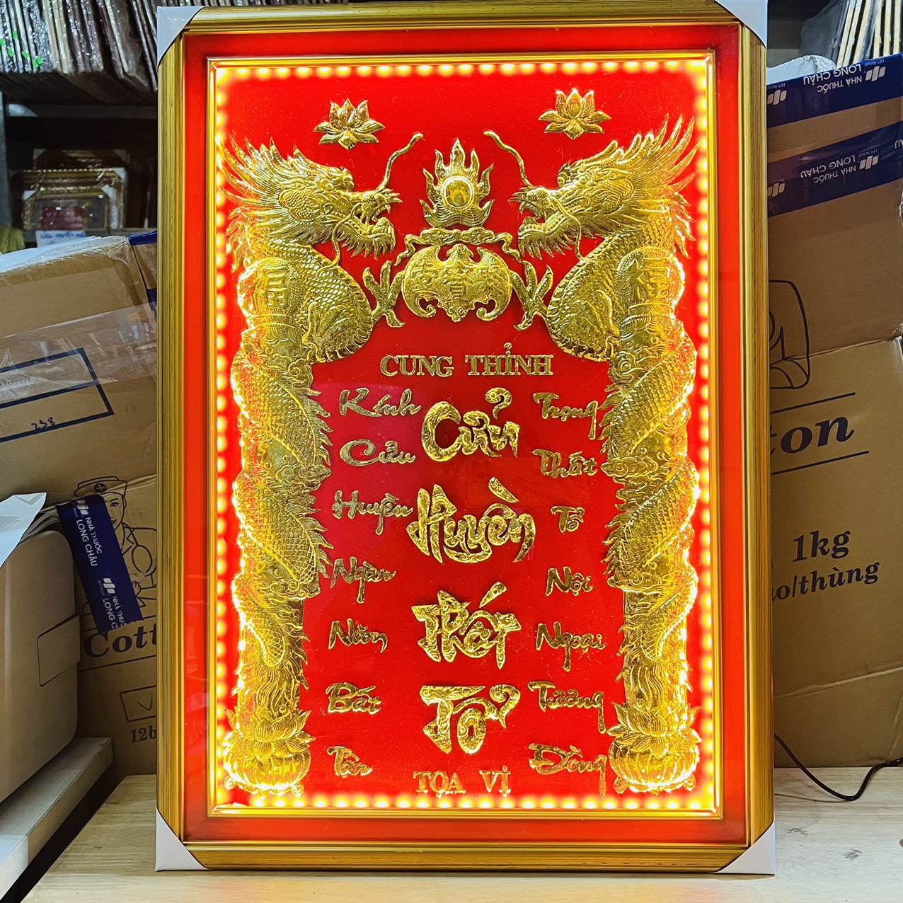 Cửu Huyền Thất Tổ dát vàng 24 K có đèn, khung gỗ sơn vàng cao 68cm x ngang 48cm