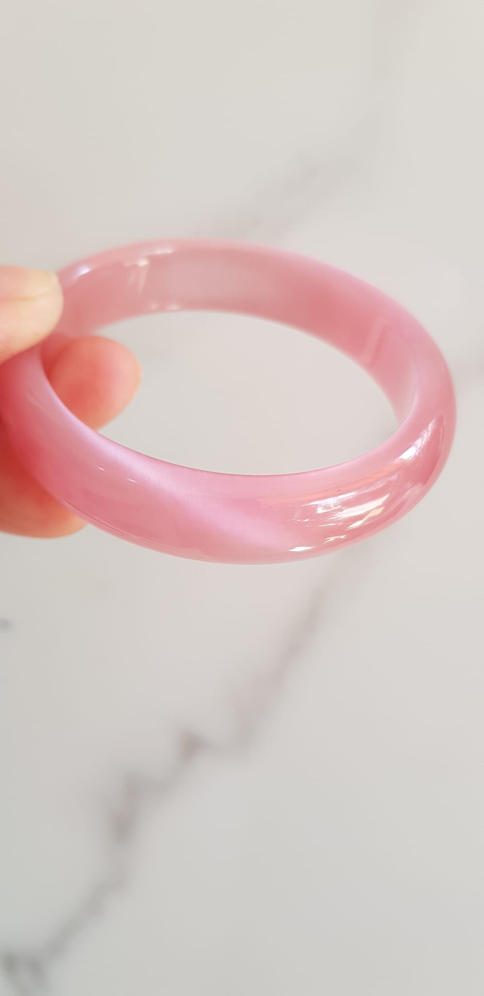 Vòng tay nữ đá mắt mèo hồng bản hẹ mới Ni 53mm x cao 13mm x dầy 7mm nữ 50kg - 57kg đeo màu hồng hồng nhẹ xinh tươi đẹp rẻ lắm chuẩn hợp nữ mệnh hỏa mệnh thổ ạ