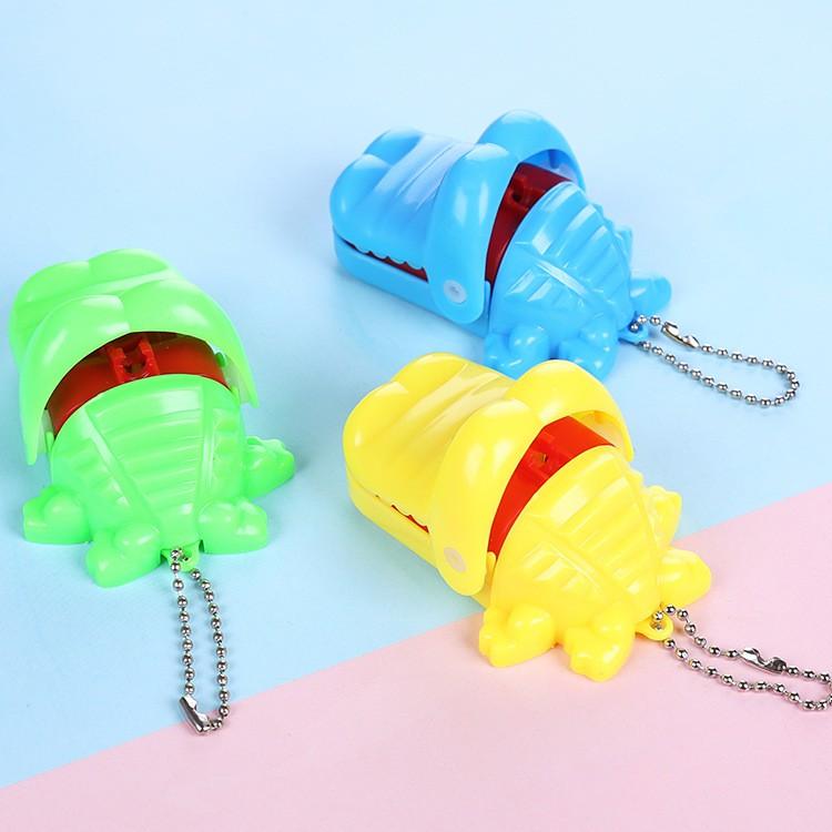 Đồ chơi khám răng cá sấu mini, Cá sấu cắn tay 8cm có móc khóa dễ mang theo