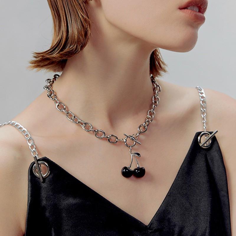 Dây Chuyền Mặt Quả Cherry Màu Đen Phong Cách Cổ Điển