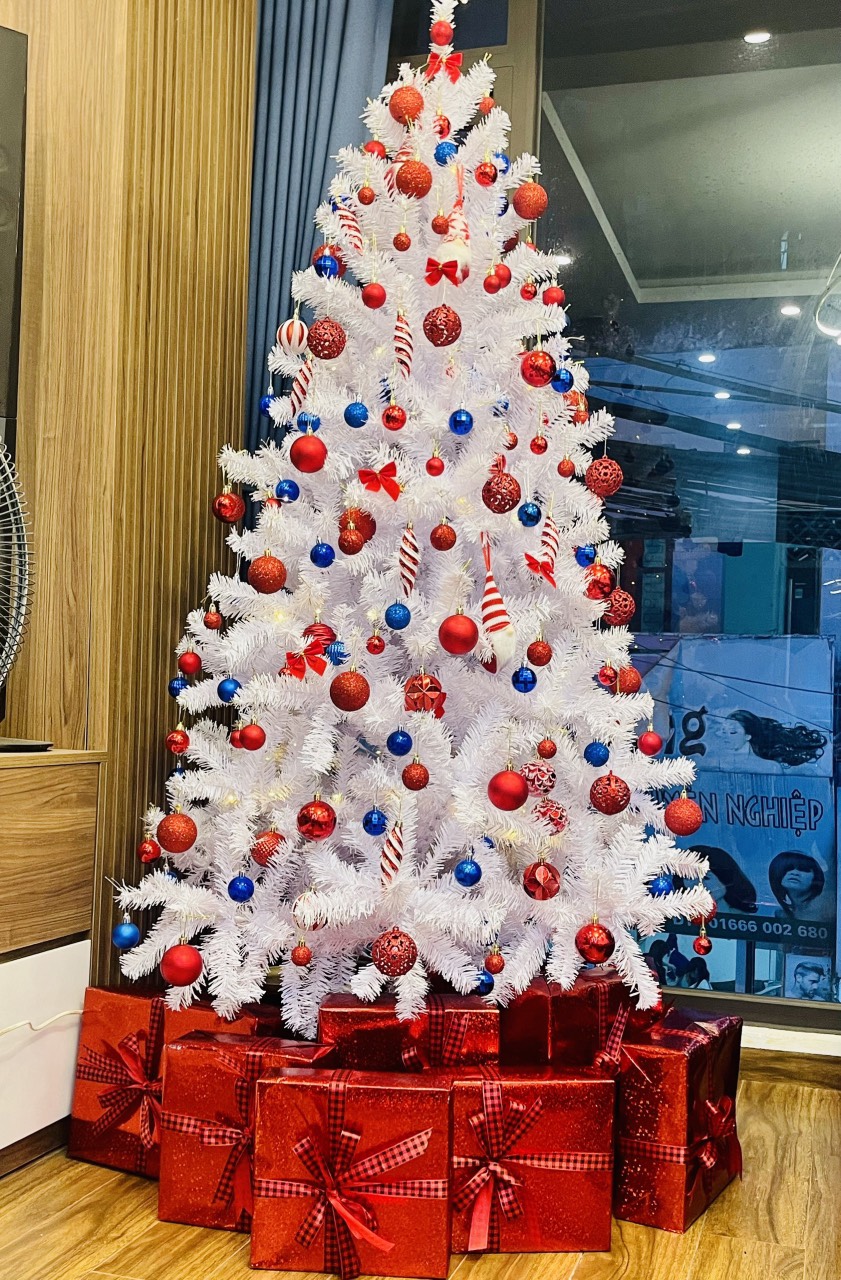 Cây thông noel màu trắng 2m4 - Tán dày và đẹp, cây thông chắc chắn và dể tháo lắp